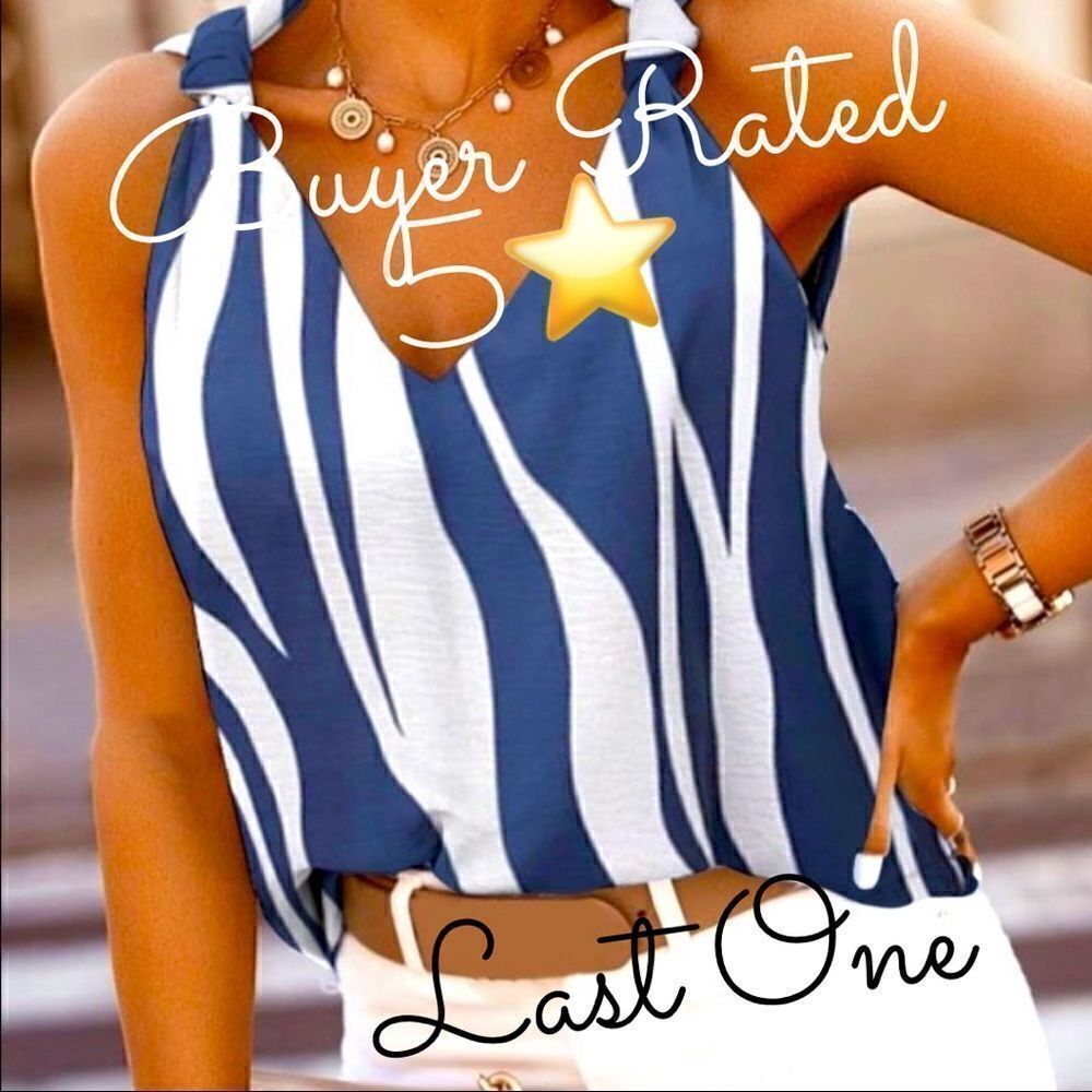 💼Buyer Rated 5⭐️ Blue and white whimsical striped tank. sweetheart neckline